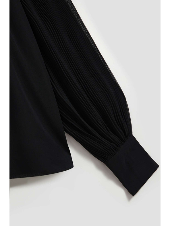 Moodo Čierna blúzka s priesvitnými rukávmi