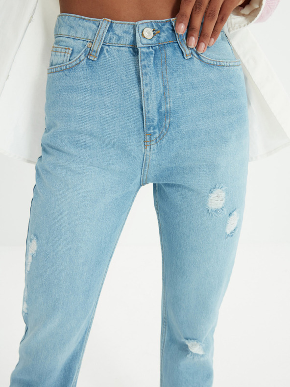 Trendyol Svetlomodré džínsy mom fit s roztrhaným efektom Trendyol