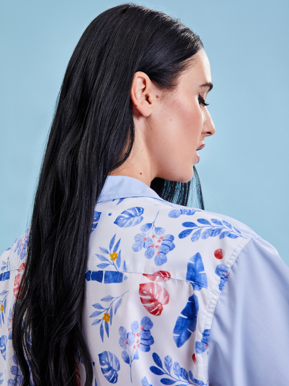 ZOOT.collab Modrá dámska košeľa s kvetovanou zadnou časťou z Kolekcie BESKY by ZOOT