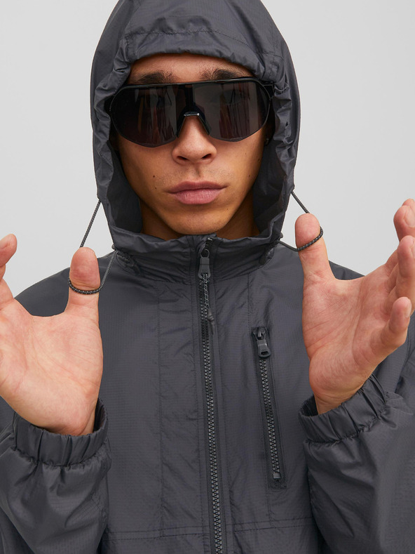 Jack & Jones Čierna pánska ľahká bunda Jack & Jones Filo s kapucňou