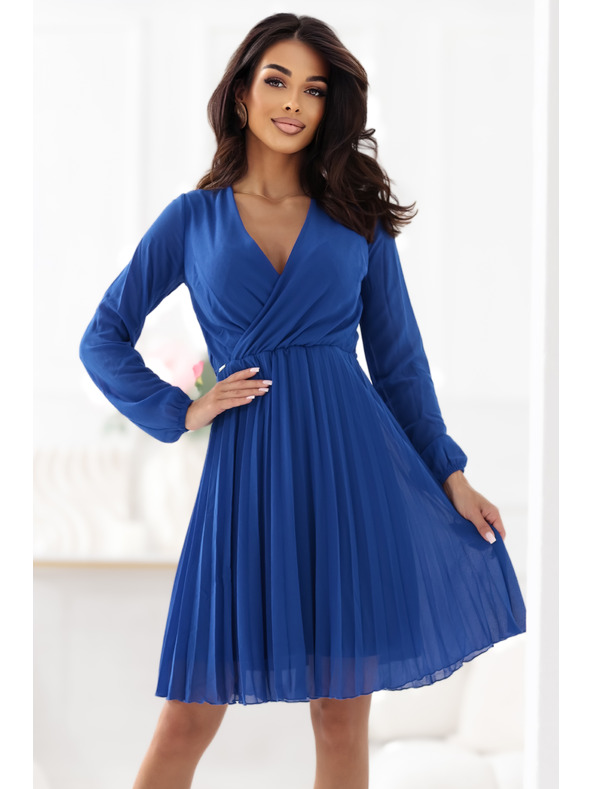 numoco Elegantné záhybové šaty ISABELLE s výstrihom a dlhým rukávom - chrpovo modré