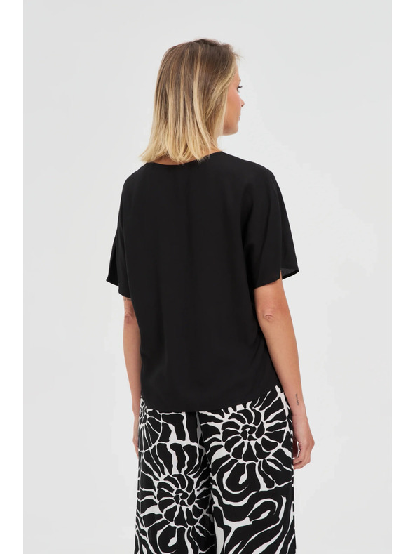 Moodo Čierna voľná blúzka s krátkym rukávom