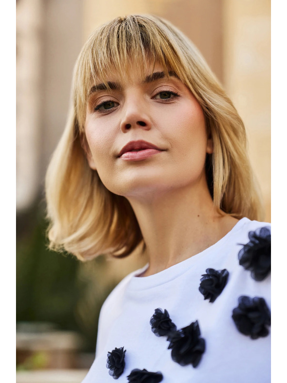 Moodo Biela blúzka s čiernymi kvetmi