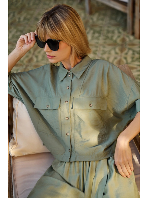 Moodo Khaki voľná košeľa s krátkym rukávom