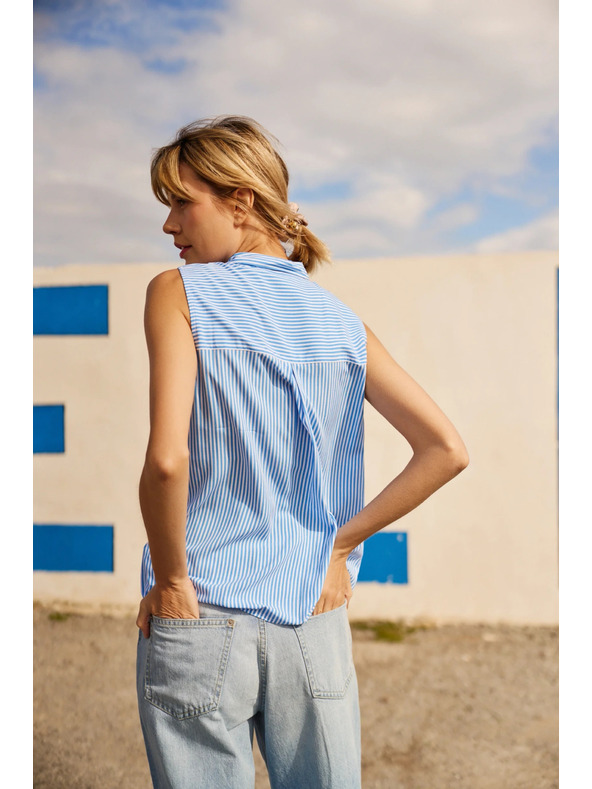 Moodo Modro-biela pruhovaná košeľa bez rukávov