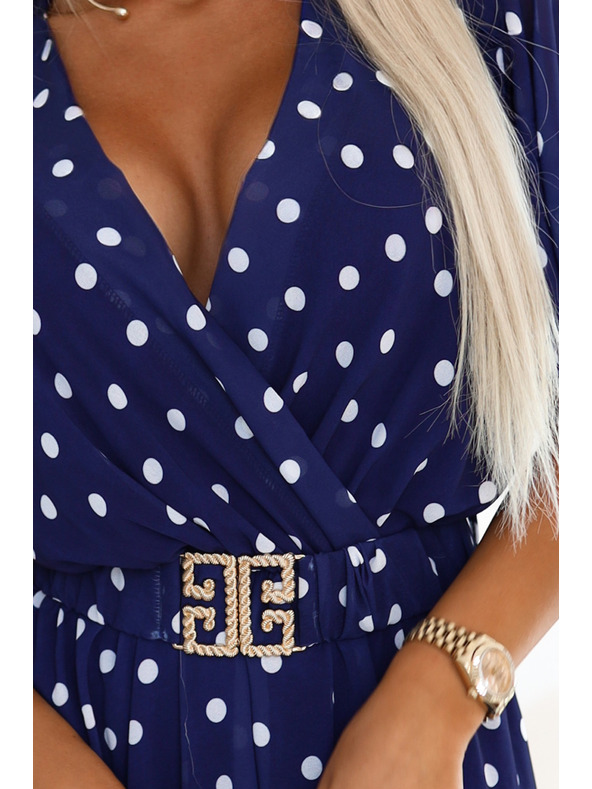 numoco Tmavé modré šaty s bielymi bodkami, zavinovacím výstrihom a ozdobným páskom