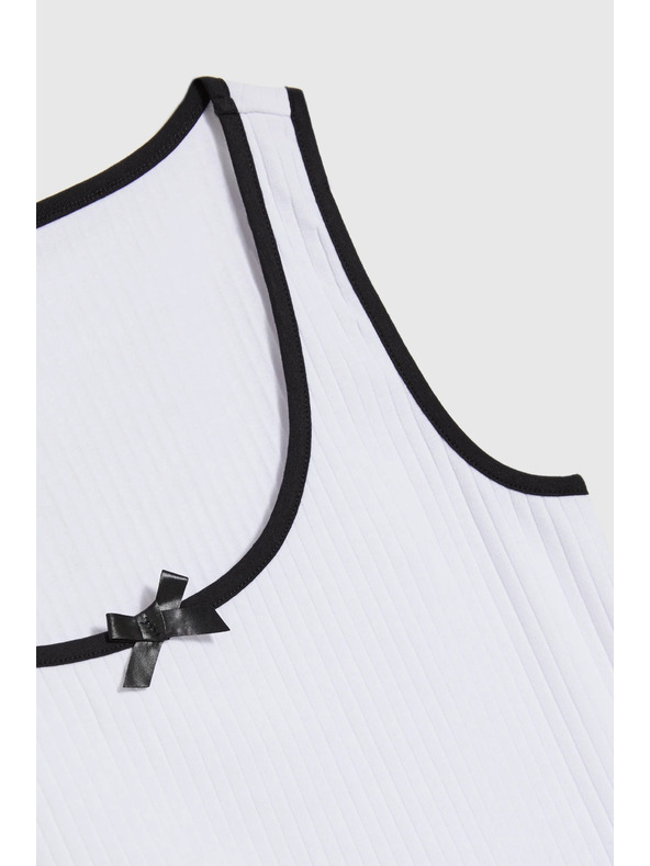 Moodo Dámske biele tielko s čiernym lemom