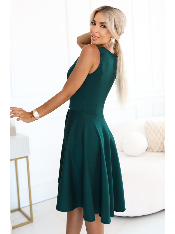 numoco Voľné šaty s efektnými predĺženými chrbtom – fľaškovo zelené