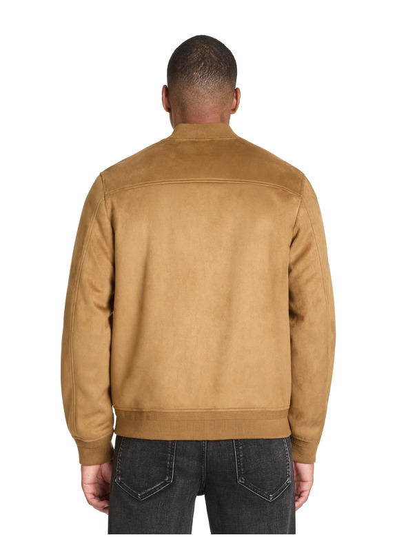 Celio Bunda z umelého semišu Judain