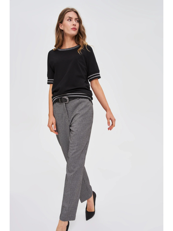 Moodo Čierny top s kontrastným lemovaním Moodo