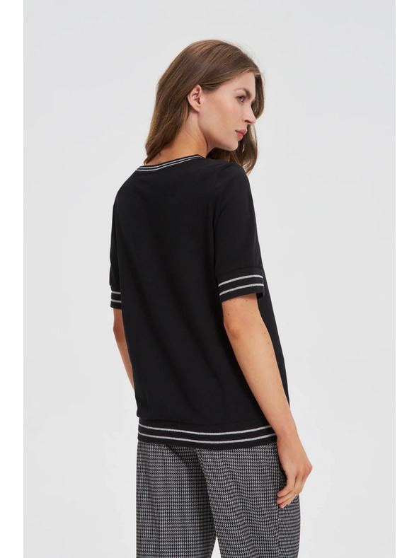 Moodo Čierny top s kontrastným lemovaním Moodo