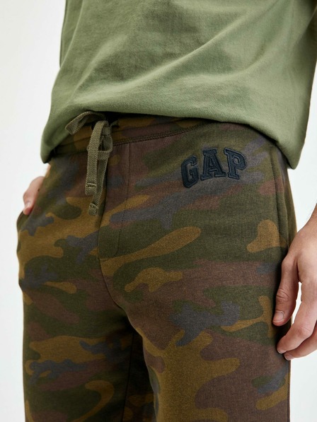 GAP Tepláky logo GAP army