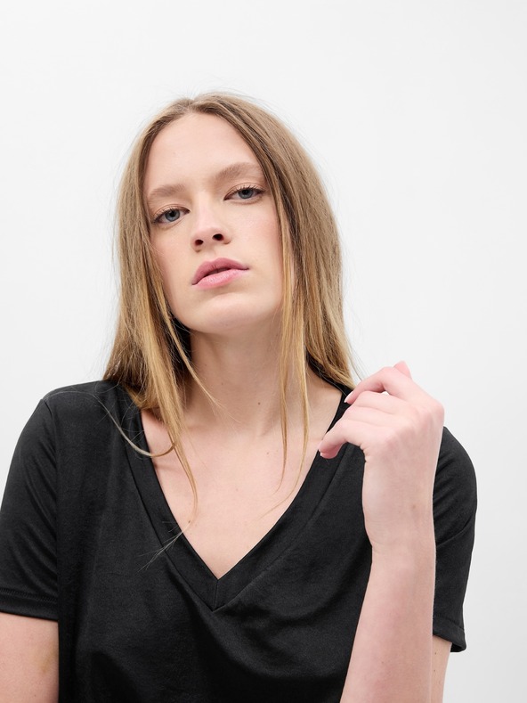 GAP Tričko s výstrihom do V GAP