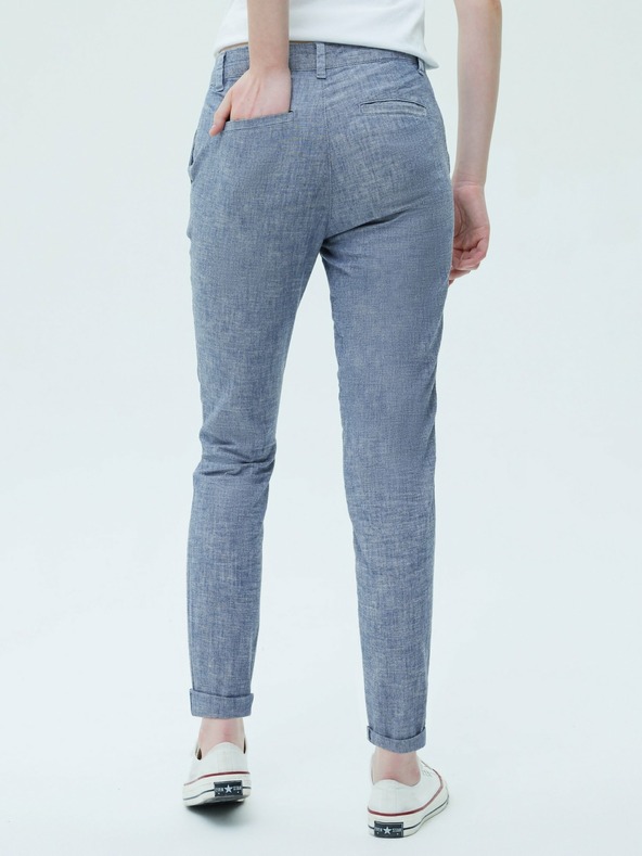 GAP Nohavice girlfriend khaki in chambray GAP