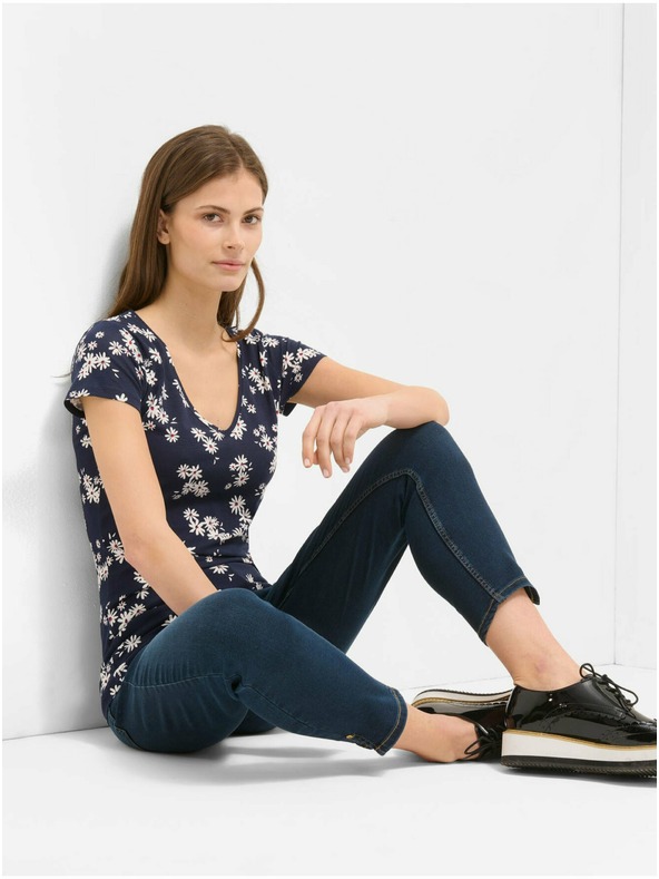 Orsay Tmavmodrré kvetované tričko ORSAY