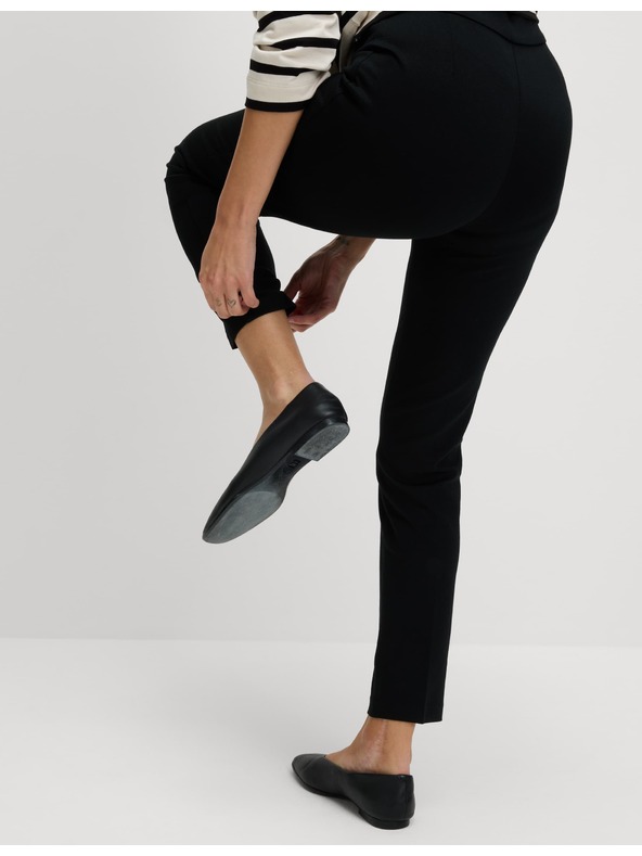Marks & Spencer Dámske čierne džersejové nohavice Marks & Spencer s úzkym strihom po členky