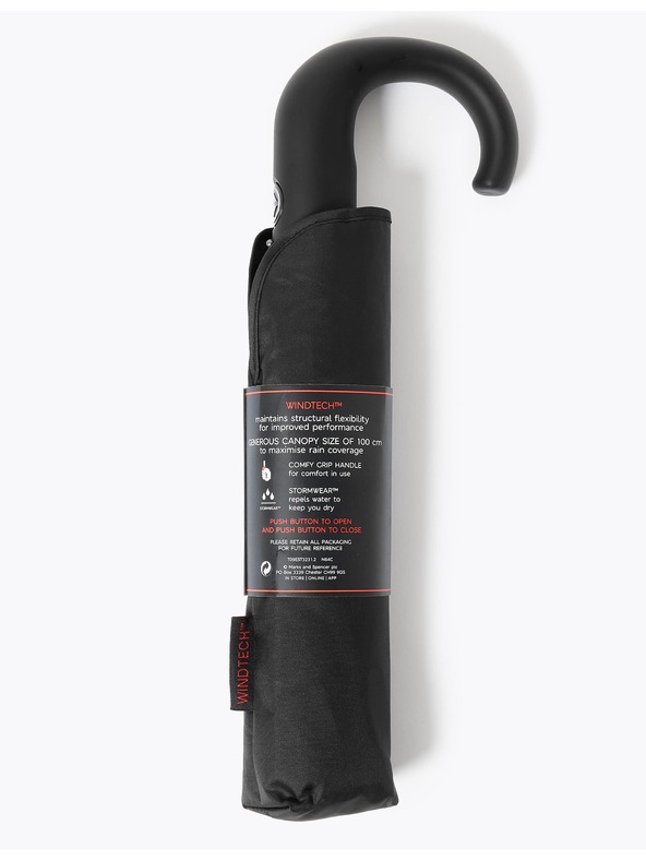 Marks & Spencer Dáždnik z recyklovaného polyesteru so zahnutou rukoväťou a Windtech™ Marks & Spencer čierny