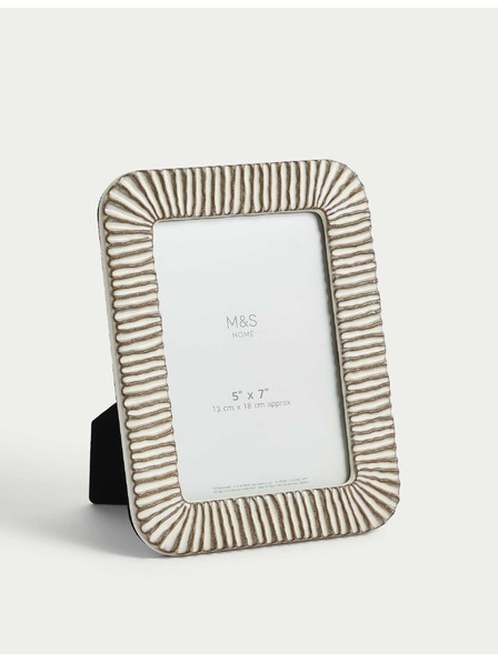Marks & Spencer Vlnitý keramický rámik na fotografie 13 x 18 cm Marks & Spencer krémový