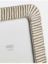 Marks & Spencer Vlnitý keramický rámik na fotografie 13 x 18 cm Marks & Spencer krémový
