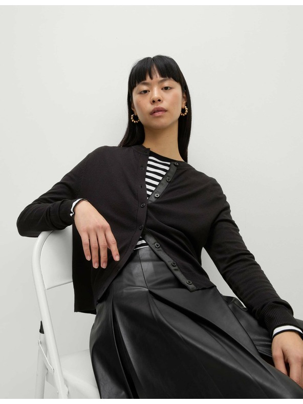 Marks & Spencer Marks & Spencer kardigán s okrúhlym výstrihom a gombíkmi vpredu čierny