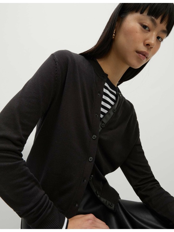 Marks & Spencer Marks & Spencer kardigán s okrúhlym výstrihom a gombíkmi vpredu čierny