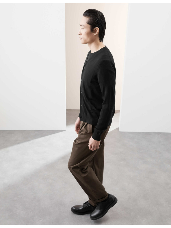 Marks & Spencer Kardigán s výstrihom do V z vlny merino Marks & Spencer čierna