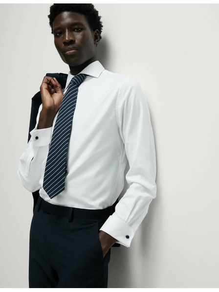 Marks & Spencer Mierne vypasovaná košeľa z luxusnej bavlny s dvojitými manžetami Marks & Spencer biela