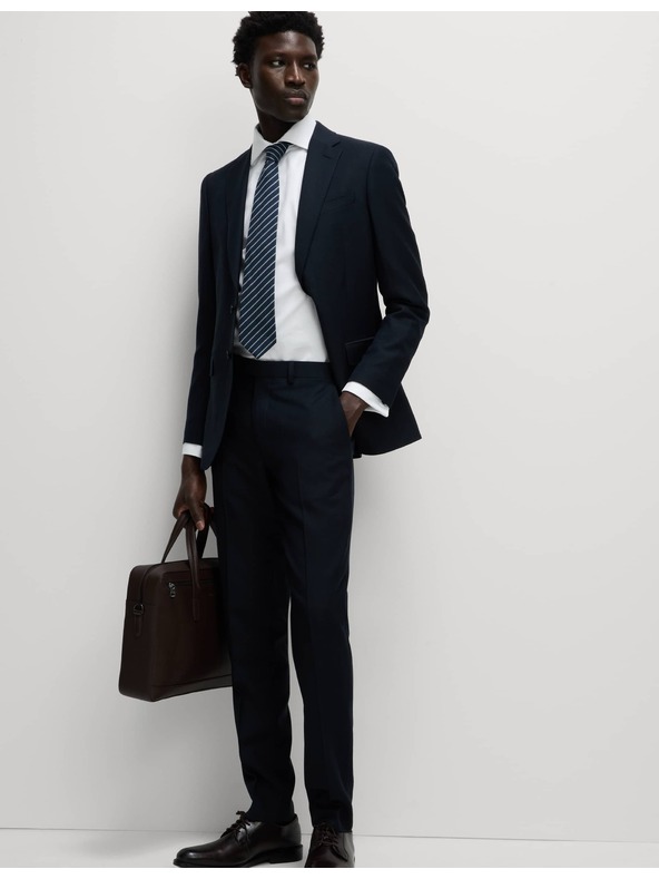 Marks & Spencer Mierne vypasovaná košeľa z luxusnej bavlny s dvojitými manžetami Marks & Spencer biela