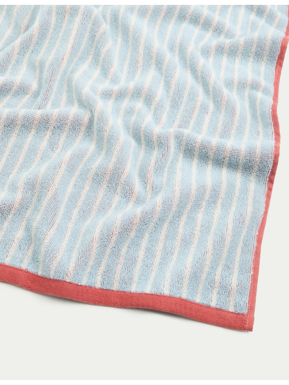 Marks & Spencer Pruhovaný uterák z čistej bavlny Marks & Spencer modrá