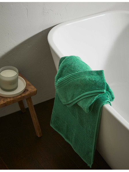 Marks & Spencer Luxusný uterák z egyptskej bavlny Marks & Spencer zelená