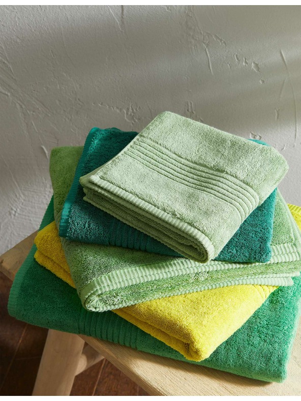 Marks & Spencer Luxusný uterák z egyptskej bavlny Marks & Spencer zelená