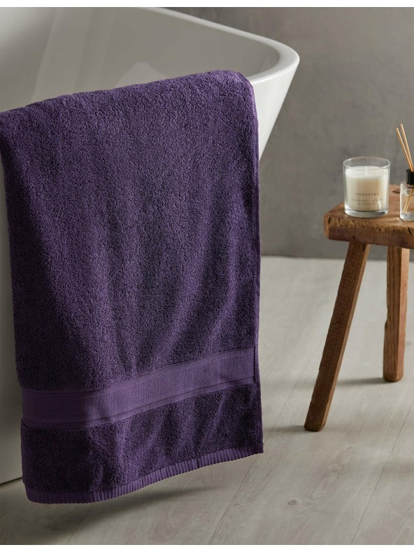 Marks & Spencer Extra jemný antibakteriálny uterák z čistej bavlny Marks & Spencer fialová