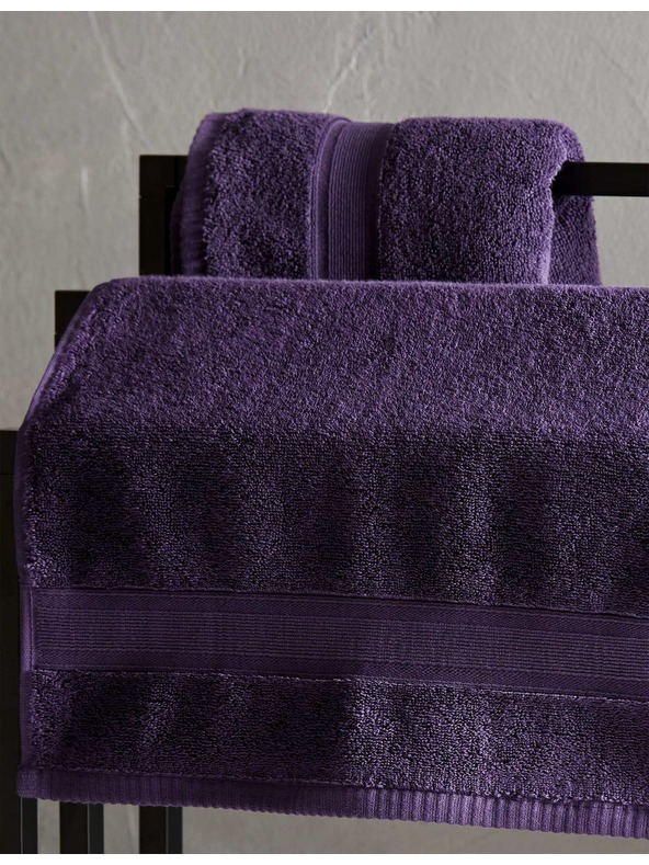 Marks & Spencer Extra jemný antibakteriálny uterák z čistej bavlny Marks & Spencer fialová