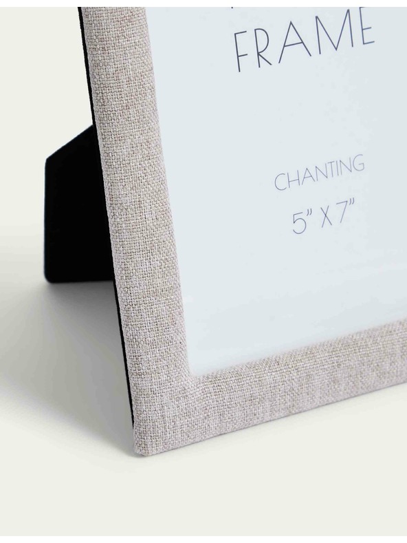 Marks & Spencer Látkový fotorámček 10 x 15 cm Marks & Spencer šedá