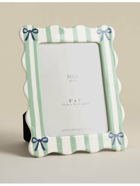 Marks & Spencer Pruhovaný keramický fotorámček 13 x 18 cm Marks & Spencer zelená