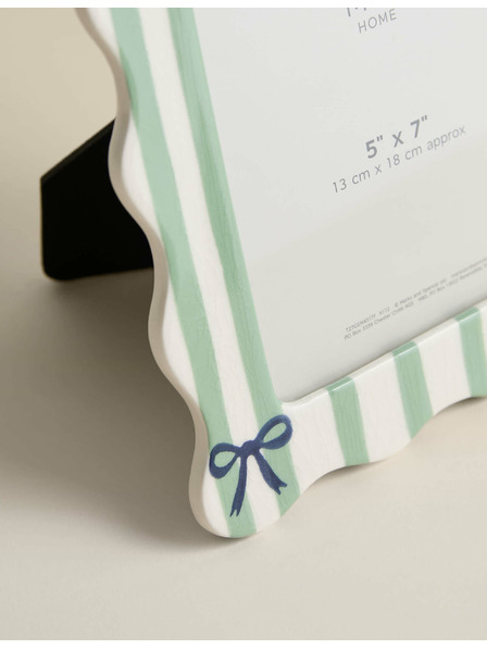 Marks & Spencer Pruhovaný keramický fotorámček 13 x 18 cm Marks & Spencer zelená