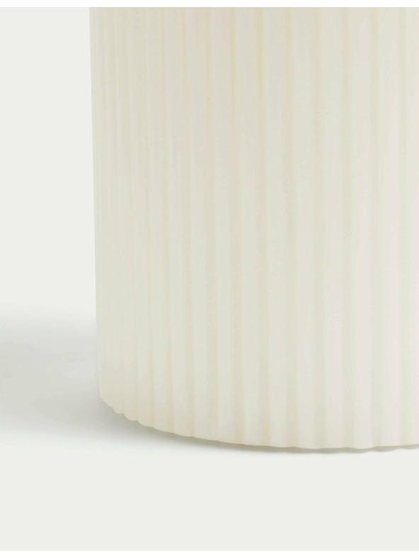 Marks & Spencer Vrúbkovaná stĺpová sviečka Marks & Spencer biela