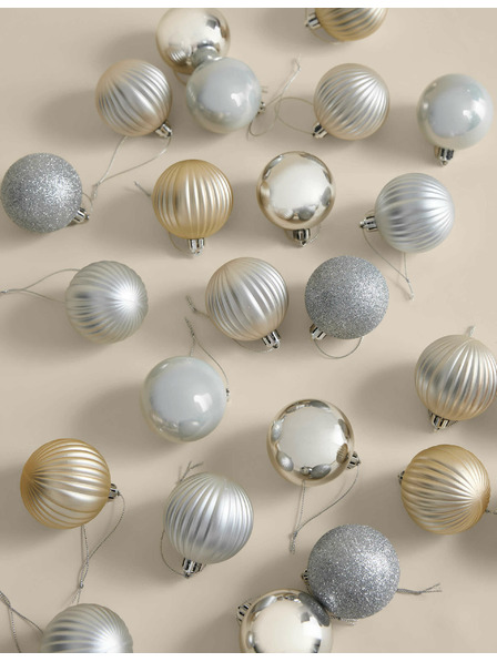 Marks & Spencer Rôznofarebné nezničiteľné vianočné gule, sada 24 ks Marks & Spencer biela