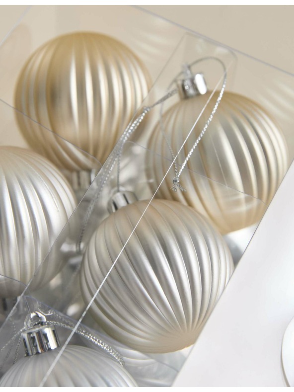 Marks & Spencer Rôznofarebné nezničiteľné vianočné gule, sada 24 ks Marks & Spencer biela