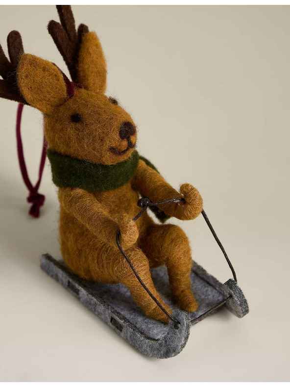 Marks & Spencer Závesná dekorácia s plstenými sobími saniami Marks & Spencer viacfarebná