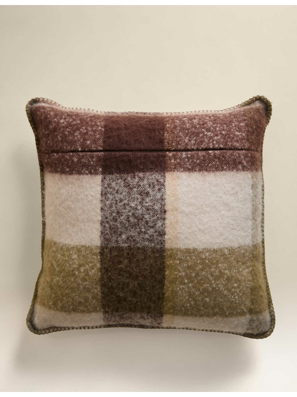 Marks & Spencer Kockovaný vankúš z umelého česaného mohéru Marks & Spencer zelená