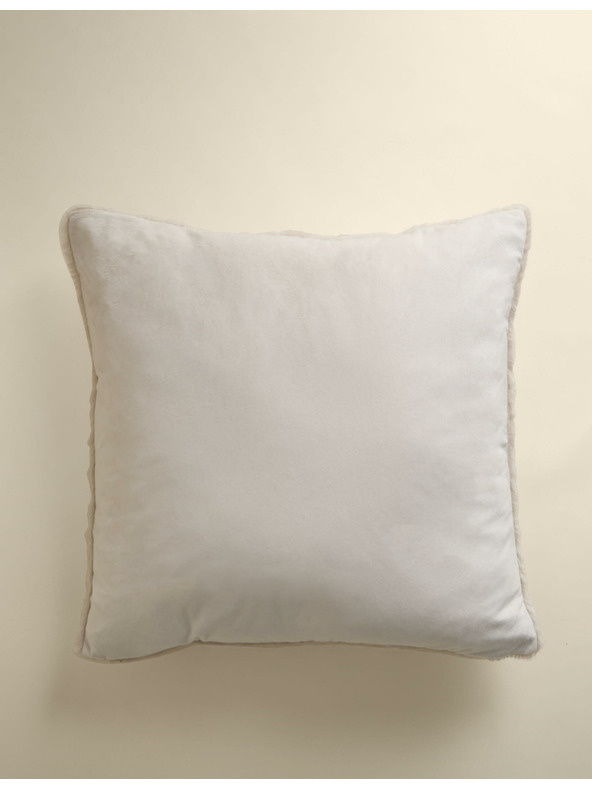 Marks & Spencer Mimoriadne mäkký vankúšik z umelej kožušiny Marks & Spencer smotanová