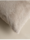 Marks & Spencer Mimoriadne mäkký vankúšik z umelej kožušiny Marks & Spencer smotanová
