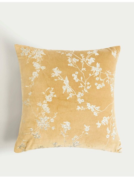 Marks & Spencer Zamatový vankúš s vyšívanými čerešňovými kvetmi Marks & Spencer zlatá