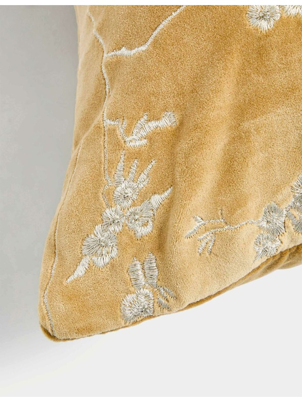 Marks & Spencer Zamatový vankúš s vyšívanými čerešňovými kvetmi Marks & Spencer zlatá