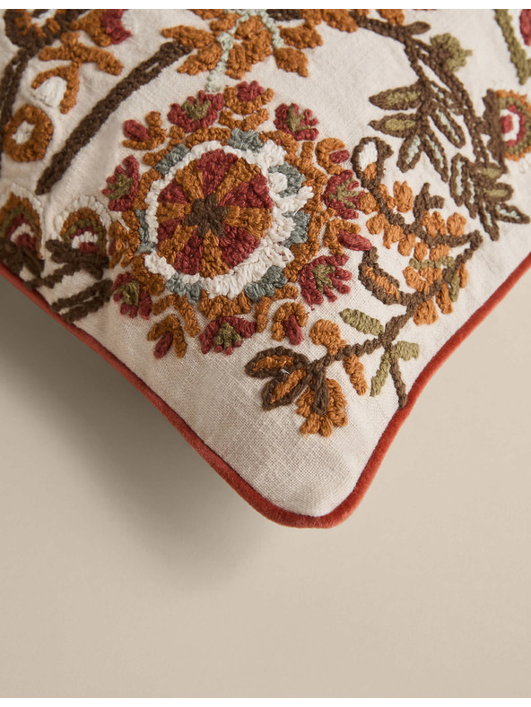 Marks & Spencer Vankúš z čistej bavlny s kvetinovou výšivkou Marks & Spencer smotanová