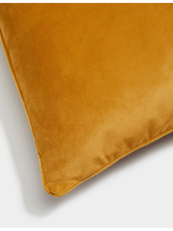 Marks & Spencer Zamatový vankúšik s lemovaním Marks & Spencer žltá