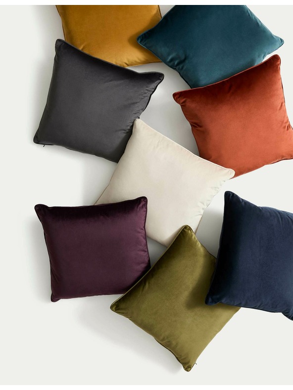 Marks & Spencer Zamatový vankúšik s lemovaním Marks & Spencer žltá