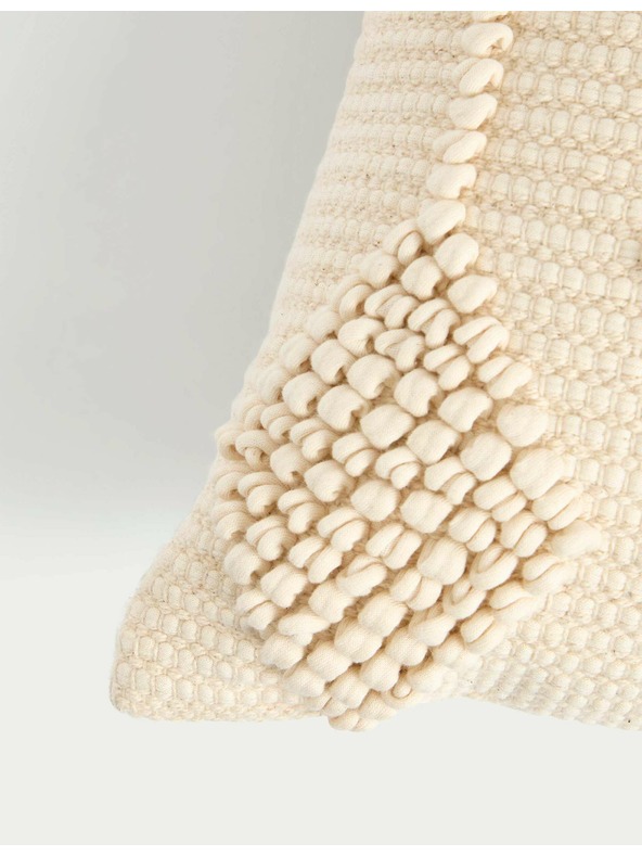 Marks & Spencer Vankúš z čistej bavlny s výšivkou a geometrickým vzorom Marks & Spencer smotanová