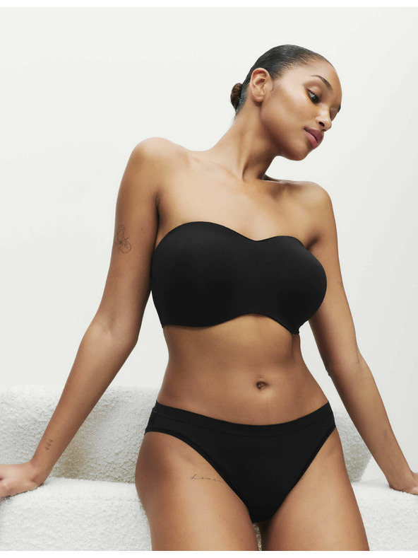 Marks & Spencer Podprsenka Flexifit™ so zmenšujúcim efektom a kostícami, veľ. C–H Marks & Spencer čierna